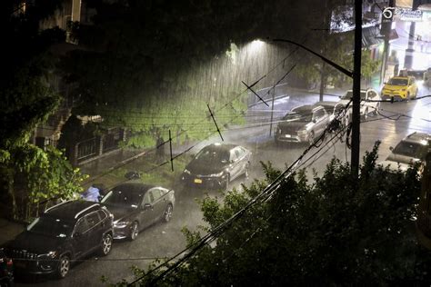 街道变河流地铁遭漫灌暴雨致美国纽约等地超40人死亡 图说世界 龙腾网