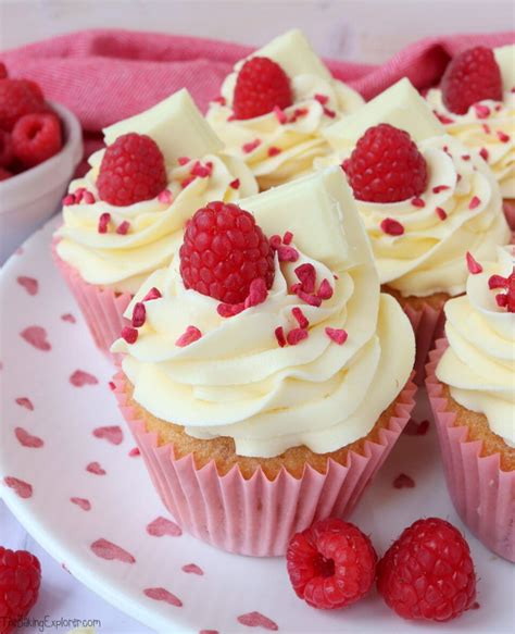 Raspberry White Chocolate Cupcakes The Baking Explorer