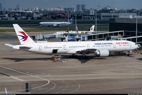 B 7882 China Eastern Airlines Boeing 777 39PER Photo By Baigiver 0764