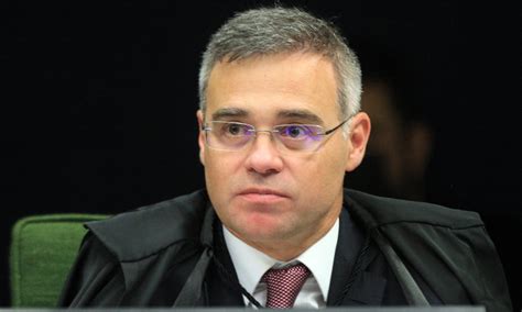 Mendonça será o relator de ação contra Bolsonaro por imóveis pagos em