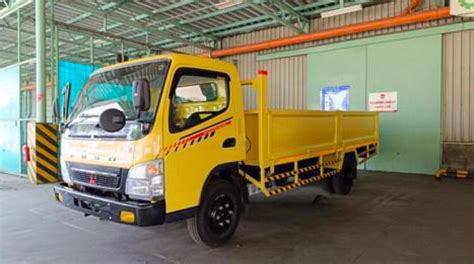 Rayakan Tahun Mitsubishi Fuso Canter Ktb Produksi Kepala Kuning