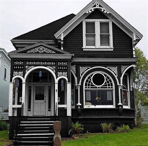 Victorian Houses on Twitter | Gothic house, Victorian homes, House ...