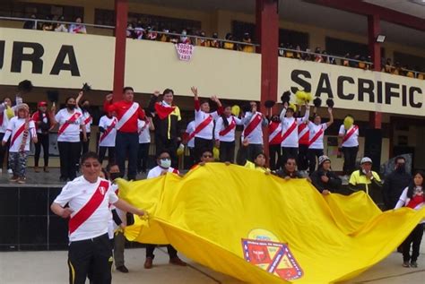 Escolares Se Visten De Rojo Y Blanco Para Alentar A La Selección Que Se