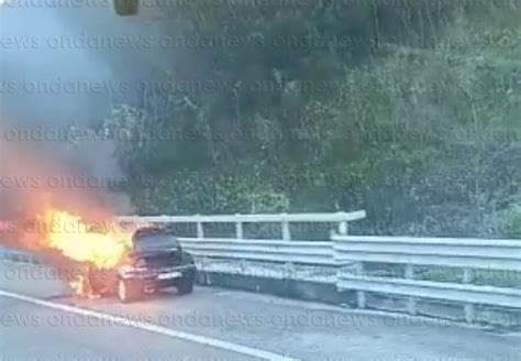 Auto In Fiamme Sulla Del Mediterraneo Tra Petina E Polla