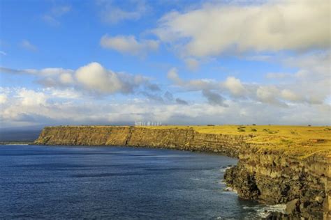 Where To Go Cliff Jumping In Hawaii