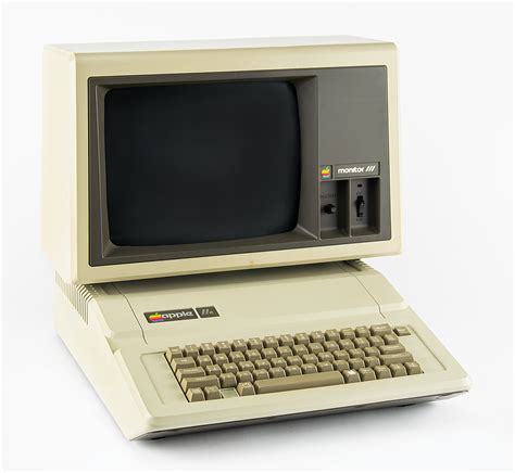 Apple Iie Computermodel A2s2064 With Apple Iii Monitor Rr Auction