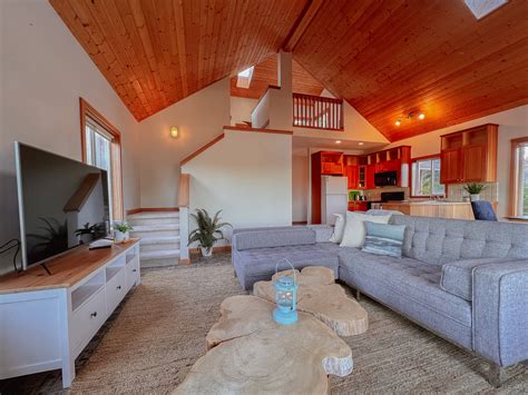 Hilltop Red House - Tofino Vacation Rentals