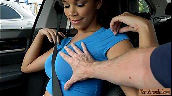 de grandes tetas hace autostop y es follada por un extraño XVIDEOS