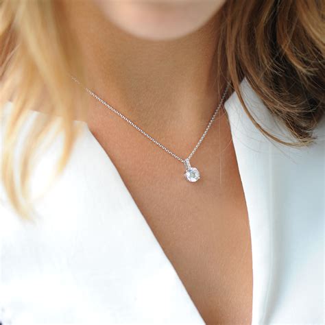 Collier Solitaire En Argent Avec Un Oxyde De Zirconium Clatant