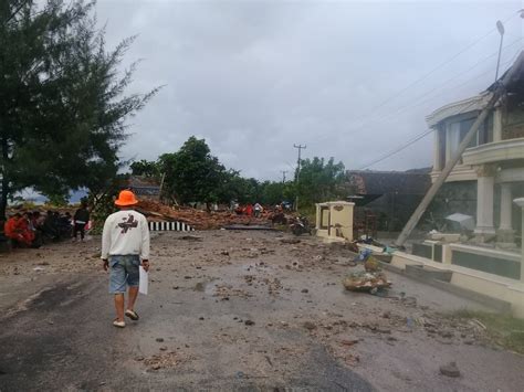 Update Korban Tsunami Banten Dan Lampung Orang Tewas Luka