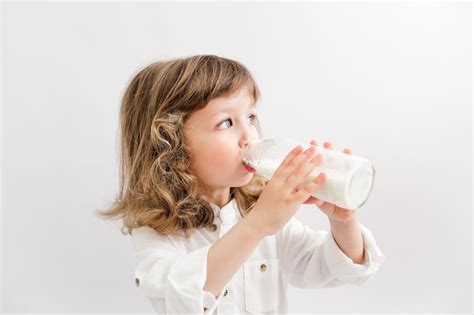 Images De Enfant Lait T L Chargement Gratuit Sur Freepik