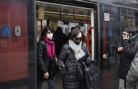 Fotos Del Fin De La Obligatoriedad De La Mascarilla En El Transporte Público Imágenes