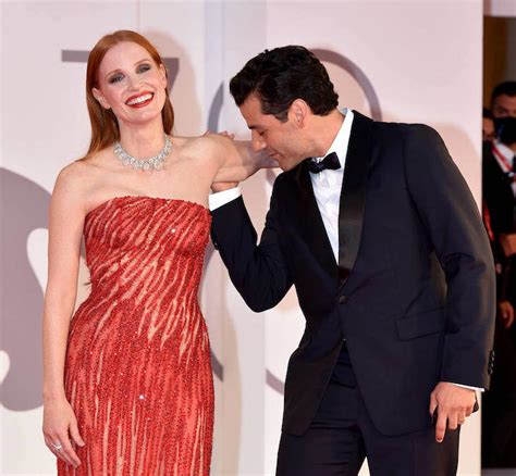 Dlisted Jessica Chastain Responded To The Viral Pictures Of Oscar