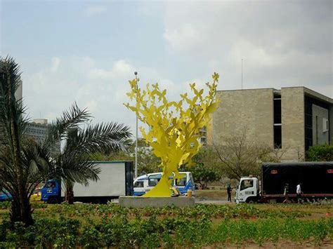 Monumento A Las Mariposas Amarillas En Honor A Gabo Premio Nobel De La