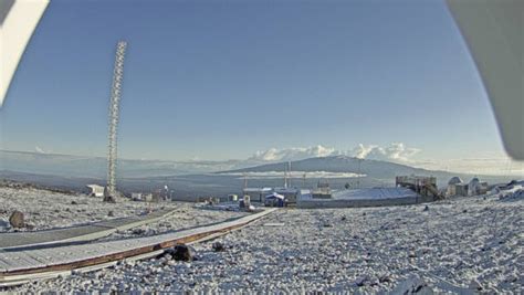 Fresh Snow Covers Hawaiʻi Island Summits