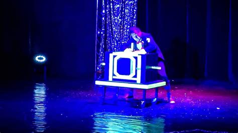 Box Pierced With A Girl Inside Girl In The Box Circus Illusionist