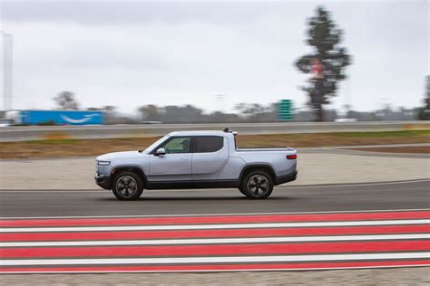 REAL WORLD TEST 2022 Rivian R1T Beats EPA Range By 3 Miles But With