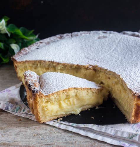 TORTA PASTICCIOTTO DOLCE CON PASTA FROLLA E FARCITA CON TANTA CREMA