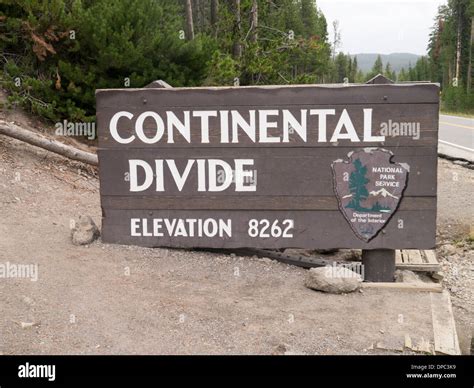 Continental divide sign hi-res stock photography and images - Alamy