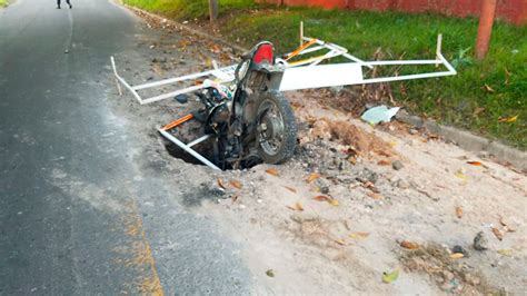 Motociclista Sufri Heridas Leves Tras Caer Con Su Veh Culo En Pozo