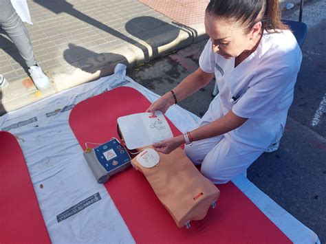 Manos que salvan vidas el Centro de Salud enseña técnicas de RCP en el