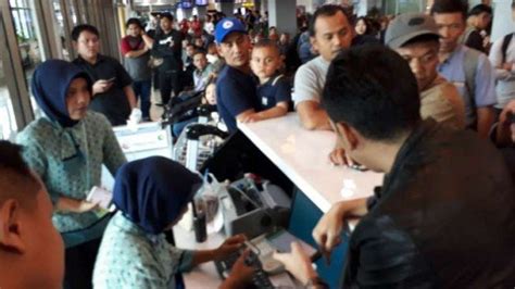 Delay Jam Penumpang Lion Air Jt Mengamuk