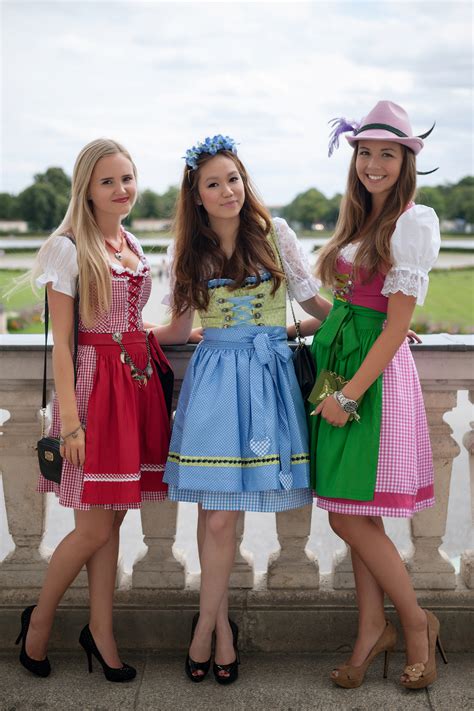 How To Get The Perfect Oktoberfest Dirndl Look Tdh