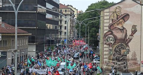 La Protesta Della Sanit A Torino In Migliaia Alla Marcia