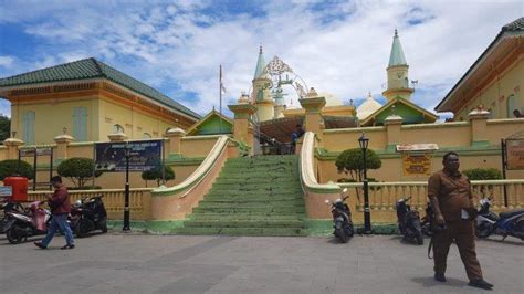 Pesona Masjid Raya Sultan Riau Pulau Penyengat Destinasi Wisata Kepri