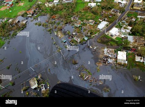 Vista aérea de las inundaciones y las viviendas dañadas por el huracán