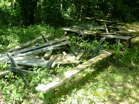 Broken benches by Takanakchirasu on DeviantArt