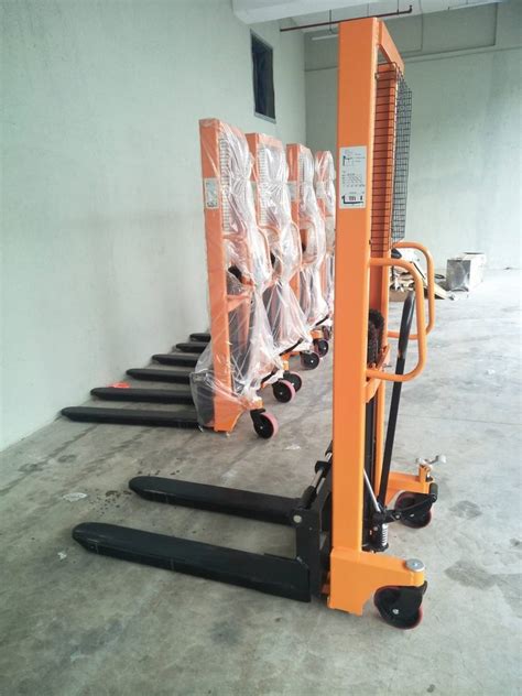 Mild Steel Manual Hydraulic Stacker For Material Handling At 38000