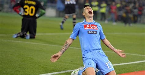 Hamsik Si Congratula Con Mertens Per Il Record Leggenda Foto