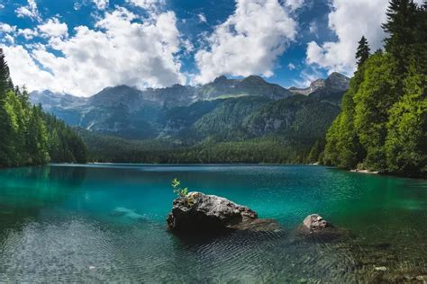 Km Dari Bandung Danau Terindah Di Jawa Barat Ini Luasnya Ribu