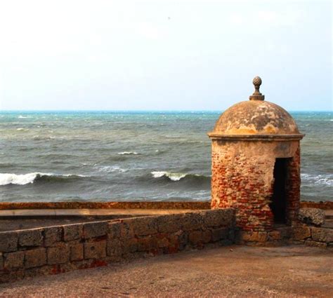 Paseo Por Las Murallas De La Ciudad Vieja De Cartagena En Cartagena De