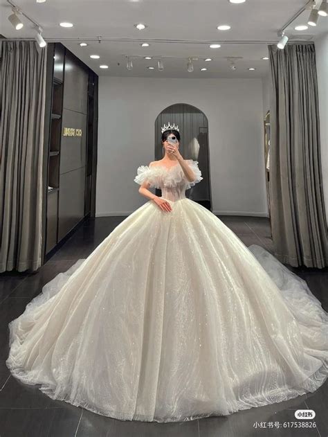 ᴘɪɴᴛᴇʀᴇsᴛ ʟᴜɴᴀʀʀᴍᴏᴏɴss en 2023 Vestido de boda princesa Vestidos