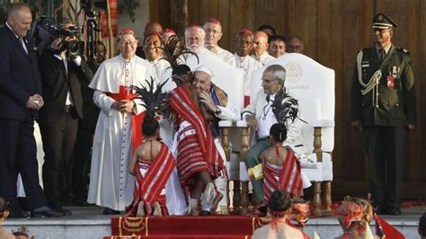 Papa celebra missa para metade da população de país da Ásia