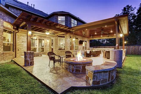 Traditional Hill Country Outdoor Living Room With Fire Pit And Patio