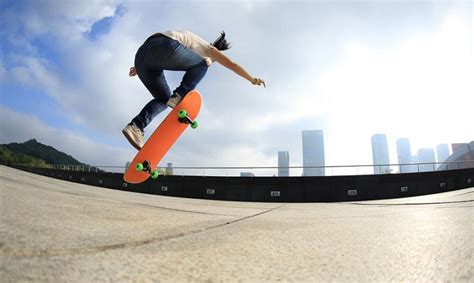 Roller Skating Vs Skateboarding Which One S Your Jam