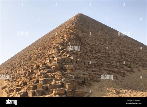 Pyramids Of Giza Great Pyramids Of Egypt The Seventh Wonder Of The World Ancient Megaliths