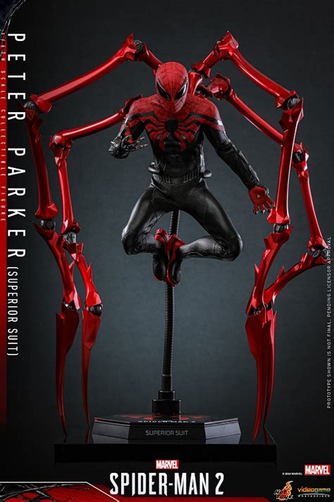 Hot Toys lança peça do Homem Aranha traje Superior Universo