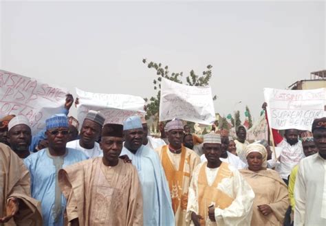 Photos Pdp Members Stage Protest Over Supreme Court Judgement Sacking Emeka Ihedioha As Imo