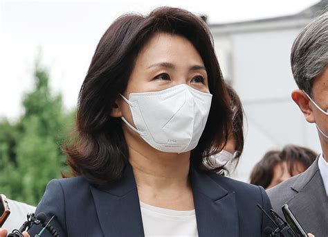 법카 의혹 김혜경 첫 경찰 출석질문엔 묵묵부답 네이트 뉴스