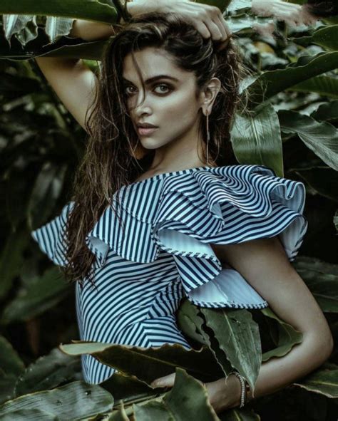 Deepika Padukone Hot Dp Pics Mobile Wallpapers Images OyePhoto