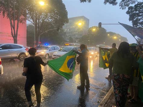 No DF Manifestantes Realizam Protesto Contra Resultado Das Urnas O Tempo