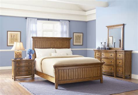 Broyhill Landon Park Panel Bedroom Set In High Luster Oak Stain