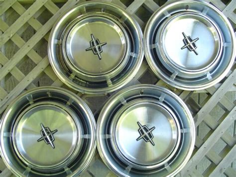 Vintage 1970 1971 1972 1973 Lincoln Mercury Hubcaps Wheel Covers Center