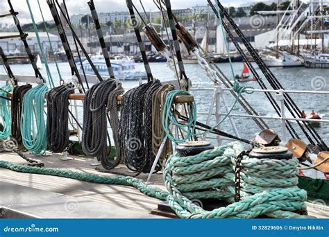 Equipamentos Do Navio Foto De Stock Imagem De Pilotar