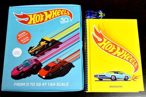 冊とも 周年記念本の比較レビュー届いたので Hot Wheels 情報まとめ ホットウィール にわかマニア