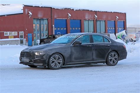 2020 Mercedes E Class Facelift Spied With New Taillights Refreshed Interior Autoevolution